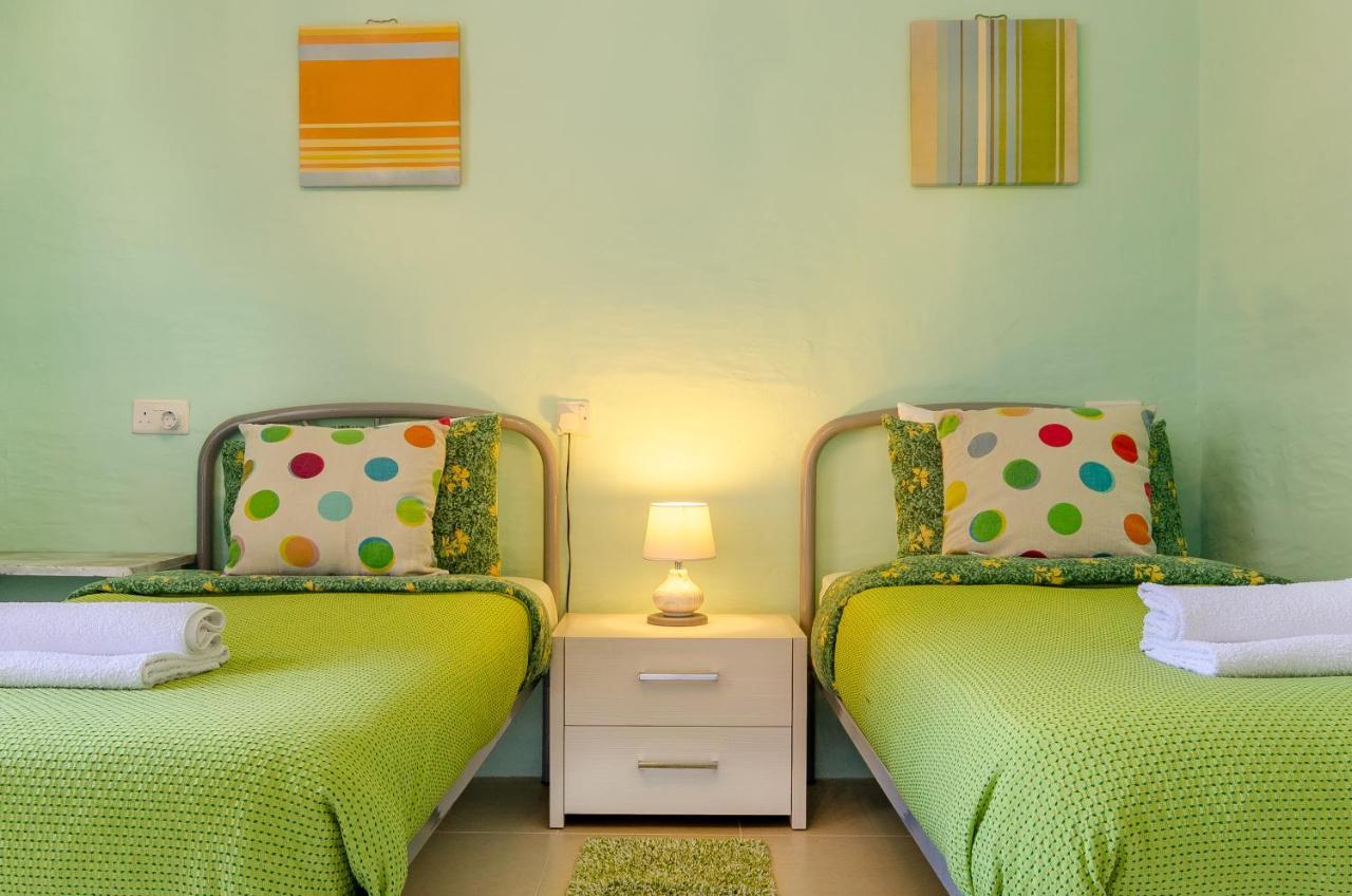 Mizzi 87 Bed & Breakfast Victoria Ngoại thất bức ảnh